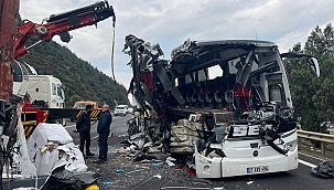 Osmaniye'de SEÇ Turizm'e ait yolcu otobüsü TIR'a çarptı: Can kaybı ve yaralılar var