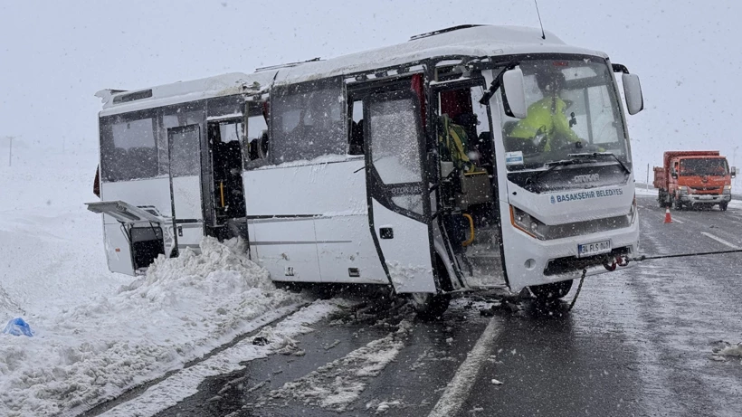 Cenaze Yolunda Feci Kaza: 22 Yaralı Var