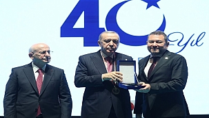 Erdoğan'dan İzmirli iş insanı Nazım Torbaoğlu'na anlamlı plaket