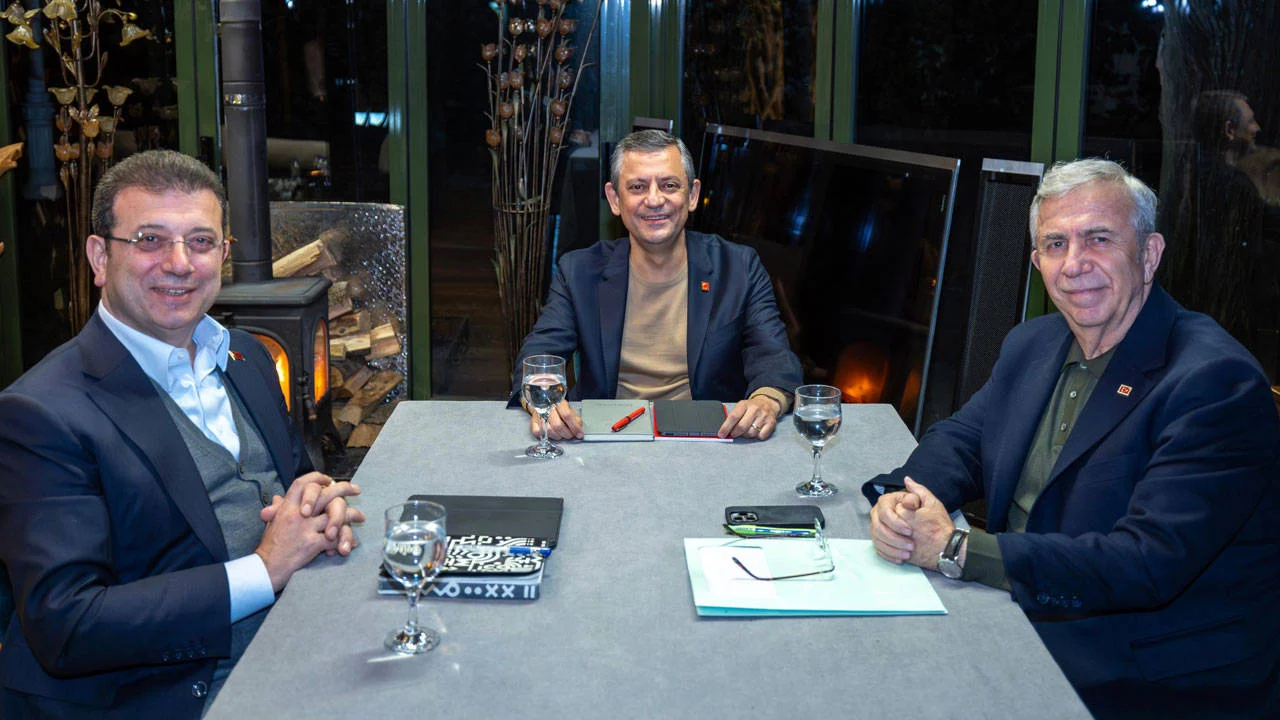 Özgür Özel'den "aday kim" sorusuna yanıt: Korkunun maliyetini ödemeli