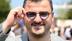CHP'DE "KOLTUK SEVDALISI" DİYEREK İSTİFAYA DAVET ETMİŞ
